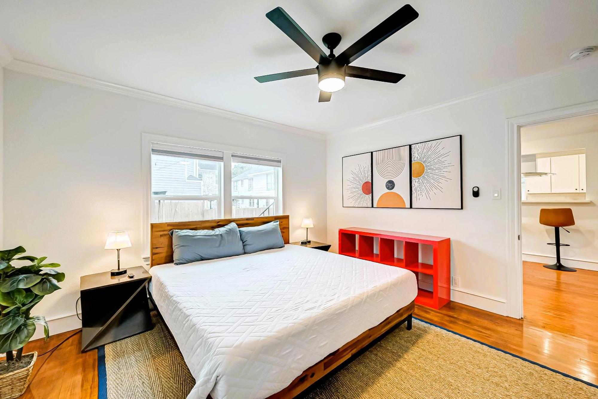 1709 Maryland 2 King Beds 1 Bath Bottom Duplex Pets Ok *